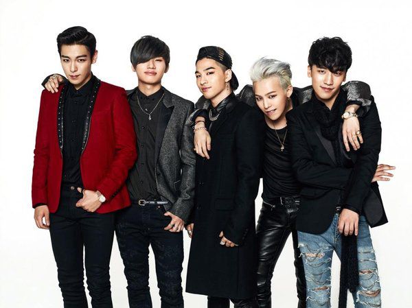Nhóm nhạc Big Bang gồm 5 thành viên: G-Dragon, Daesung, Seungri, TOP và Taeyang.