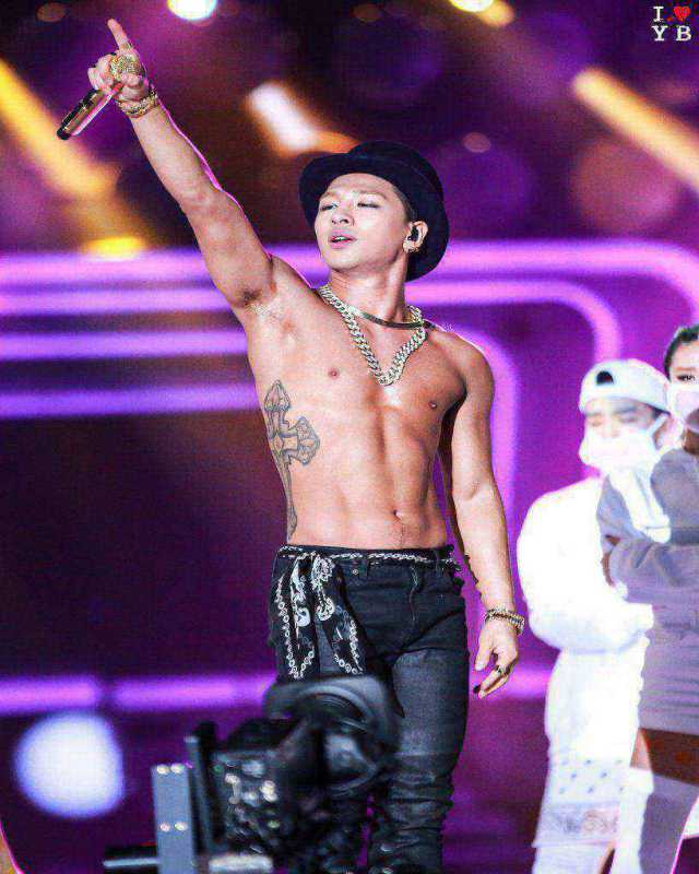 Taeyang khoe body “nóng bỏng” trong chương trình mà anh tham dự