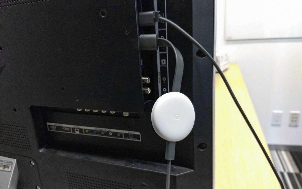 Chromecast được kết nối với tivi