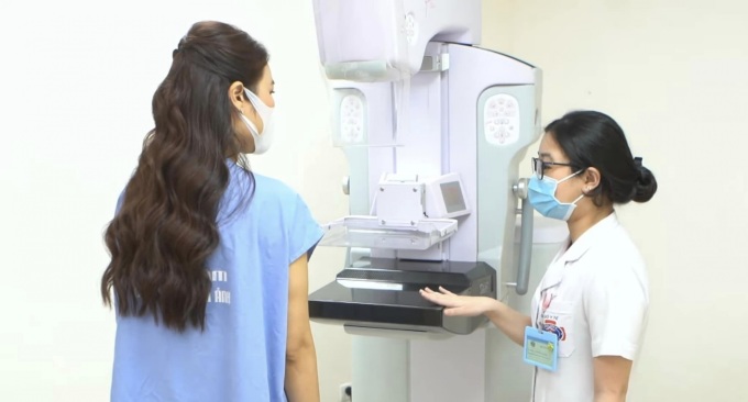 Bệnh nhân được khám sàng lọc ung thư vú tại Bệnh viện K.  Ảnh: Bệnh viện cung cấp